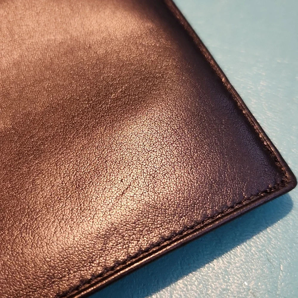 Tumi Bifold Wallet Multiple Card Slots - 2 Places for paper bills